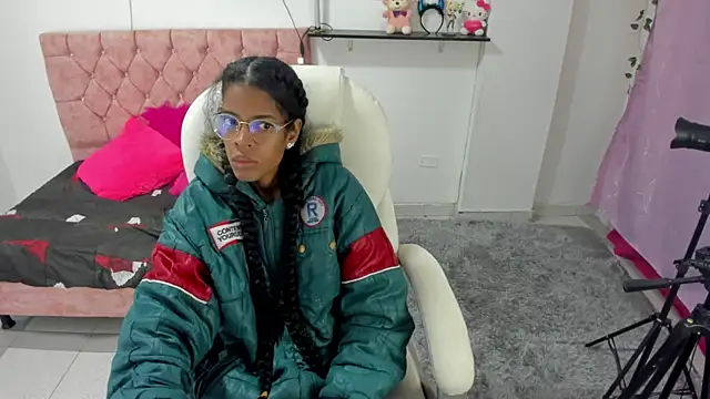 thianahorny online show from 12-20-25, 11:24