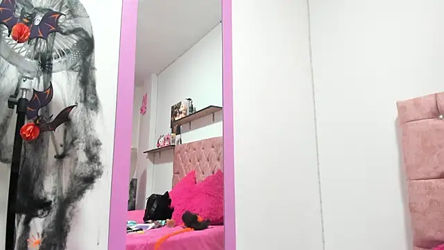 thianahorny online show from 10-31-25, 12:24