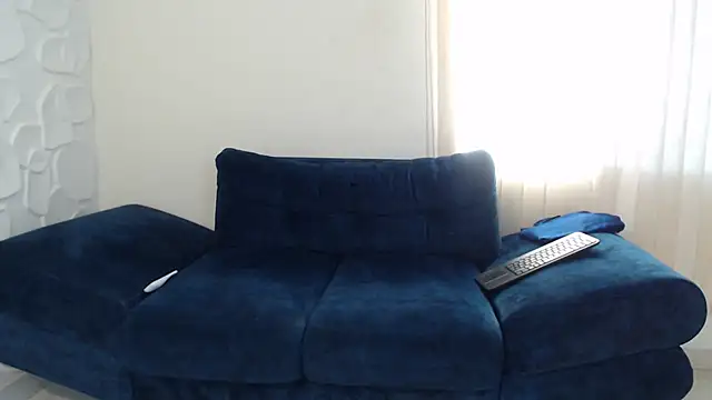 Snapshot of ChloeeRosse chatting on 10-19-25, 01:03 ChloeeRosse online show from 10-19-25, 01:03