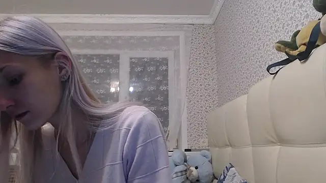 maybe doll online show from 10-19-25, 09:06