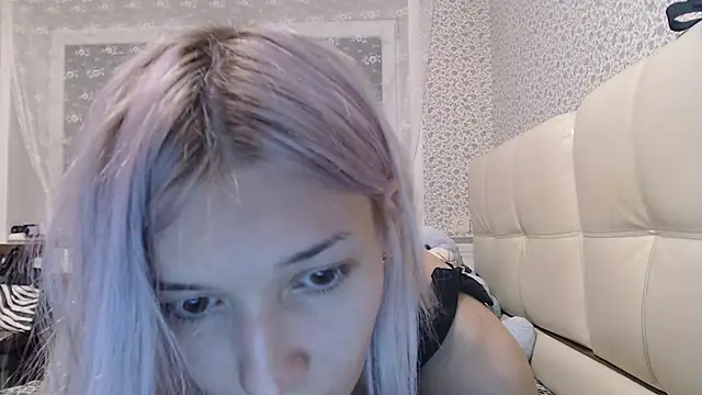 maybe doll online show from 10-18-25, 05:15
