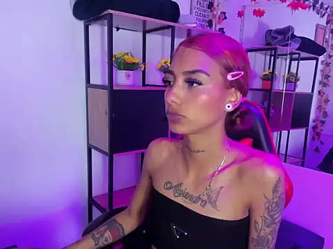 Snapshot of KarlaSlutSkinny__ chatting on 12-05-25, 03:27 KarlaSlutSkinny online show from 12-05-25, 03:27