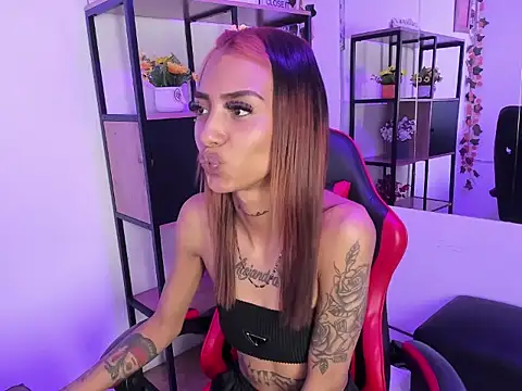 Snapshot of KarlaSlutSkinny__ chatting on 11-11-25, 04:02 KarlaSlutSkinny online show from 11-11-25, 04:02