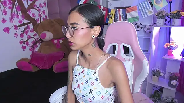 Snapshot of KarlaSlutSkinny__ chatting on 06-18-26, 08:47 KarlaSlutSkinny online show from 06-18-26, 08:47