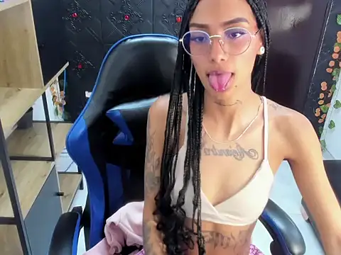 Snapshot of KarlaSlutSkinny__ chatting on 05-06-26, 02:59 KarlaSlutSkinny online show from 05-06-26, 02:59