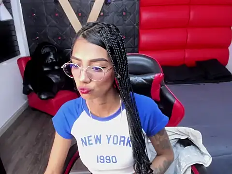 Snapshot of KarlaSlutSkinny__ chatting on 05-15-26, 08:18 KarlaSlutSkinny online show from 05-15-26, 08:18