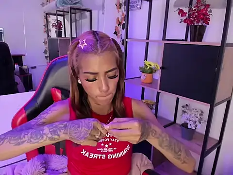 Snapshot of KarlaSlutSkinny__ chatting on 12-16-25, 03:11 KarlaSlutSkinny online show from 12-16-25, 03:11