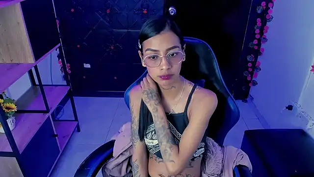 Snapshot of KarlaSlutSkinny__ chatting on 07-10-26, 08:53 KarlaSlutSkinny online show from 07-10-26, 08:53