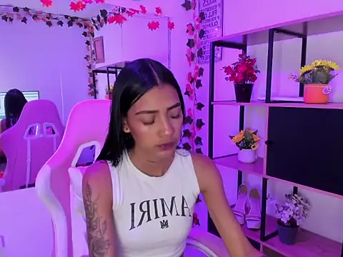 Snapshot of KarlaSlutSkinny__ chatting on 02-09-26, 09:13 KarlaSlutSkinny online show from 02-09-26, 09:13