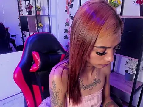 Snapshot of KarlaSlutSkinny__ chatting on 12-21-25, 09:33 KarlaSlutSkinny online show from 12-21-25, 09:33