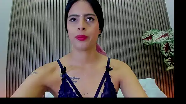 laura maite  online show from 12-22-25, 12:05