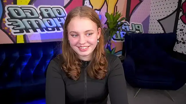 SnowWhiti online show from 10-28-25, 02:16