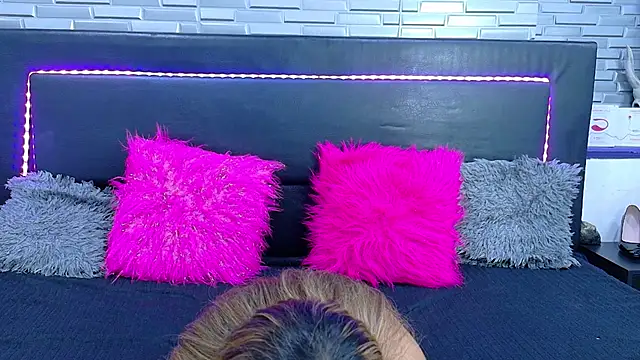 SeraphynLuxora online show from 06-19-26, 03:45