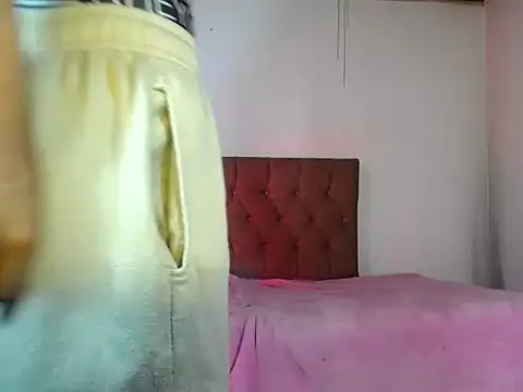 VeryHotGill online show from 10-10-25, 05:03