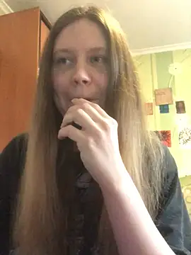 Snapshot of LunaVirelle chatting on 04-25-26, 04:15 LunaVirelle online show from 04-25-26, 04:15