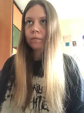 Snapshot of LunaVirelle chatting on 04-24-26, 01:02 LunaVirelle online show from 04-24-26, 01:02