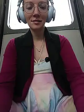 Lucy colee online show from 12-18-25, 07:50