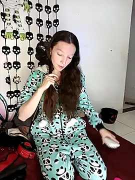 Lucy colee online show from 10-28-25, 04:39