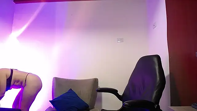 LeeluFox online show from 10-13-25, 04:08