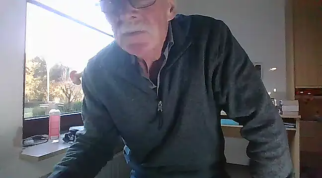 Snapshot of super-snoopy chatting on 01-19-25, 02:28 super-snoopy online show from 01-19-25, 02:28