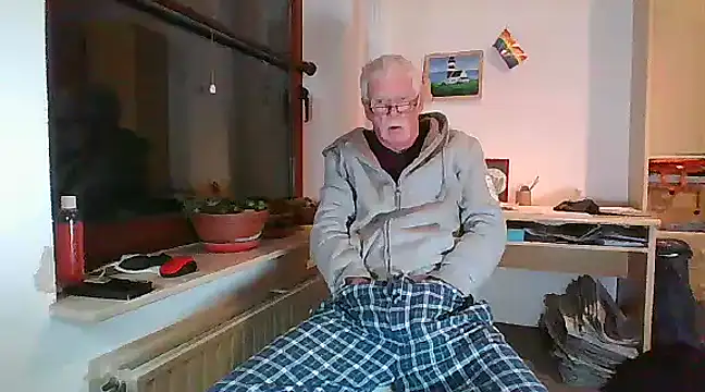 Snapshot of super-snoopy chatting on 12-15-24, 03:42 super-snoopy online show from 12-15-24, 03:42