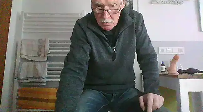 Snapshot of super-snoopy chatting on 01-12-25, 09:40 super-snoopy online show from 01-12-25, 09:40