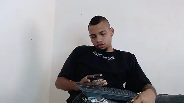 Snapshot of drako_monster chatting on 04-19-26, 05:47 drako monster online show from 04-19-26, 05:47