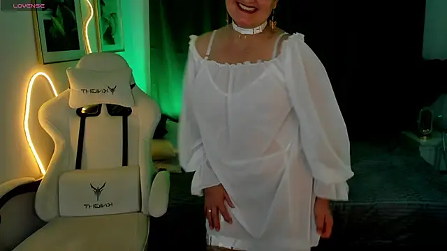 hottyannaa online show from 12-18-25, 03:33