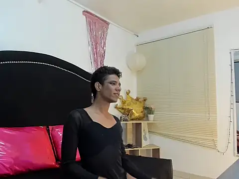 Snapshot of Nezuko__tanyi chatting on 10-17-25, 04:16 Nezuko  tanyi online show from 10-17-25, 04:16