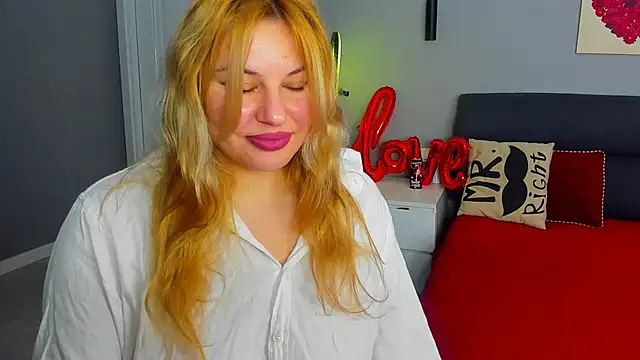 Snapshot of Passion-Blondy chatting on 02-18-26, 09:00 Passion-Blondy online show from 02-18-26, 09:00