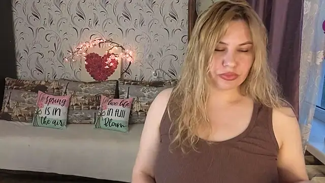 Snapshot of Passion-Blondy chatting on 06-02-26, 05:13 Passion-Blondy online show from 06-02-26, 05:13
