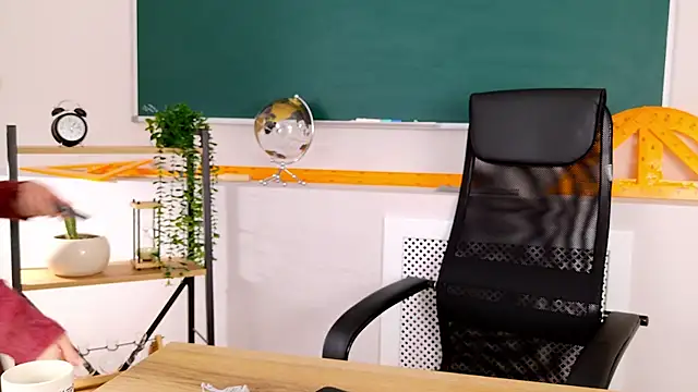 ClaireMathis online show from 11-30-25, 02:51