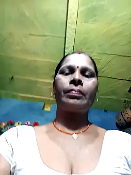 Snapshot of Rt_shreya chatting on 10-12-25, 05:31 Rt shreya online show from 10-12-25, 05:31
