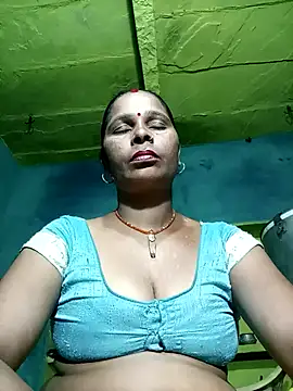 Snapshot of Rt_shreya chatting on 10-19-25, 04:10 Rt shreya online show from 10-19-25, 04:10
