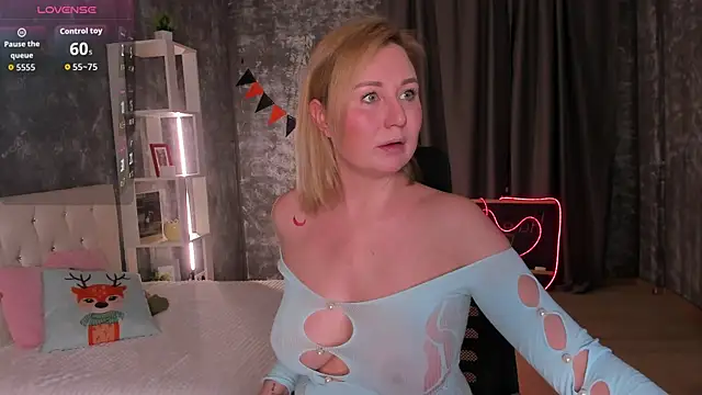 Snapshot of scent__of_woman chatting on 01-06-26, 01:42 scent of woman online show from 01-06-26, 01:42