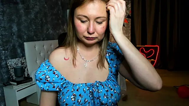 Snapshot of scent__of_woman chatting on 11-05-25, 01:42 scent of woman online show from 11-05-25, 01:42