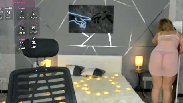 Snapshot of scent__of_woman chatting on 01-14-26, 08:07 scent of woman online show from 01-14-26, 08:07