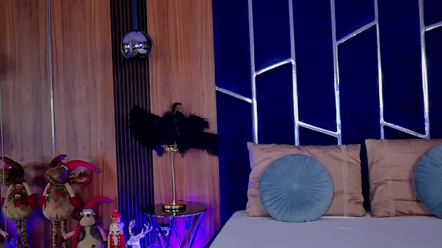 Talia Lure online show from 12-18-25, 07:57