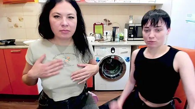 Victoria Panther online show from 12-20-25, 07:33