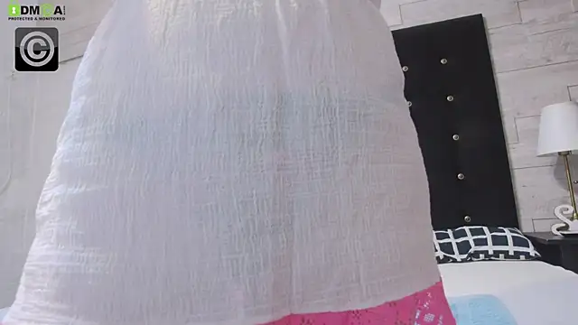 Snapshot of Ella_Lizzie chatting on 10-18-25, 04:09 Ella Lizzie online show from 10-18-25, 04:09