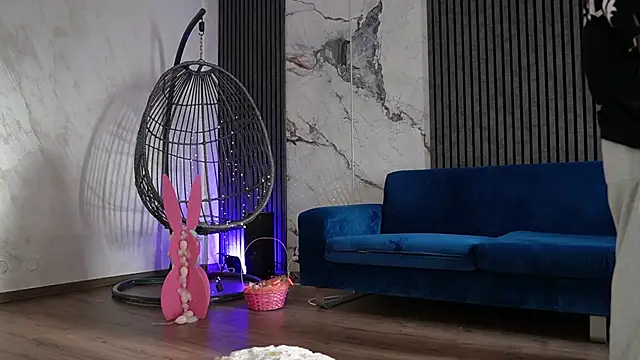 RachelRavee online show from 04-13-26, 05:00