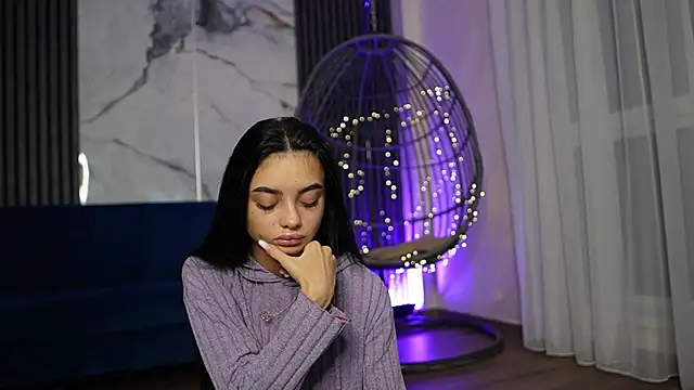 RachelRavee online show from 12-05-25, 05:17