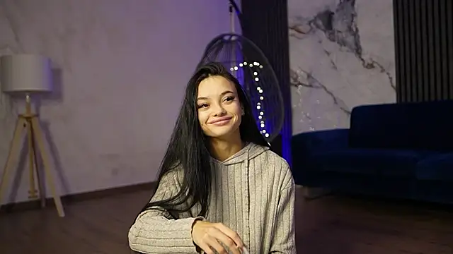 RachelRavee online show from 12-22-25, 05:18