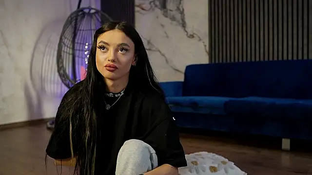 RachelRavee online show from 04-19-26, 04:13