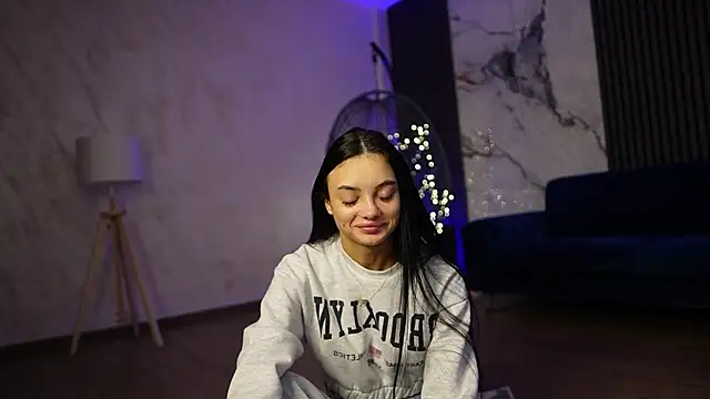 RachelRavee online show from 12-15-25, 05:13