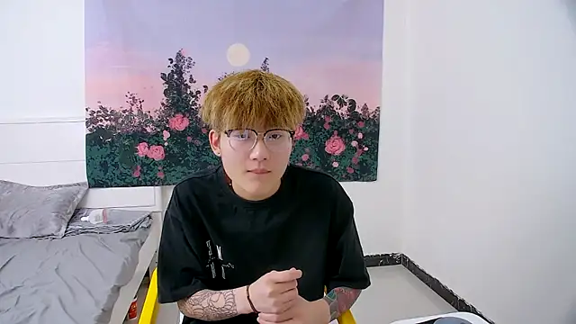 KK-cuteboy online show from 04-15-26, 07:07