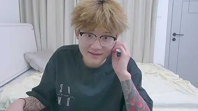 KK-cuteboy online show from 04-04-26, 10:11