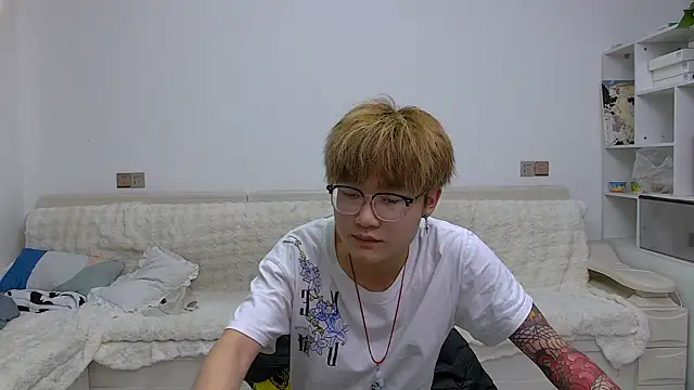 KK-cuteboy online show from 02-25-26, 10:59