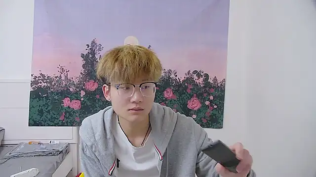 KK-cuteboy online show from 04-12-26, 05:33