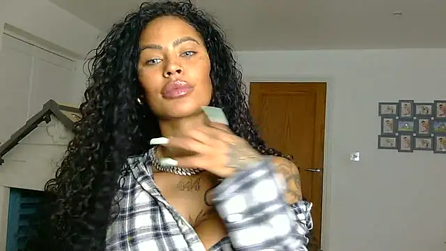 Little Minx Chanel online show from 11-15-25, 09:19